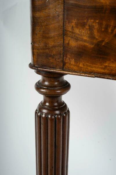 A louis philippe period mahogany and marble top console table, 19th century. – A rare vintage treasure