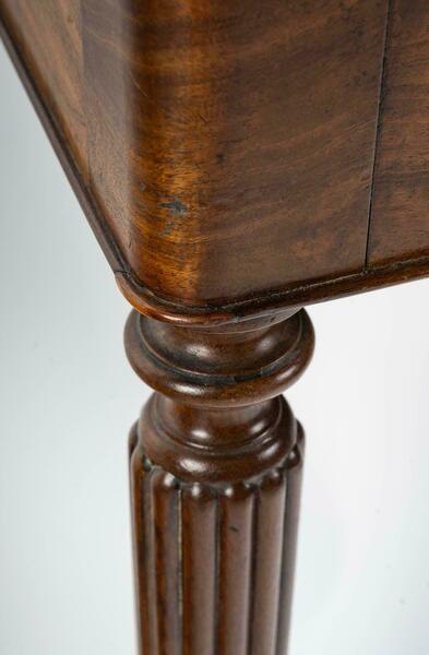 A louis philippe period mahogany and marble top console table, 19th century. – A rare vintage treasure