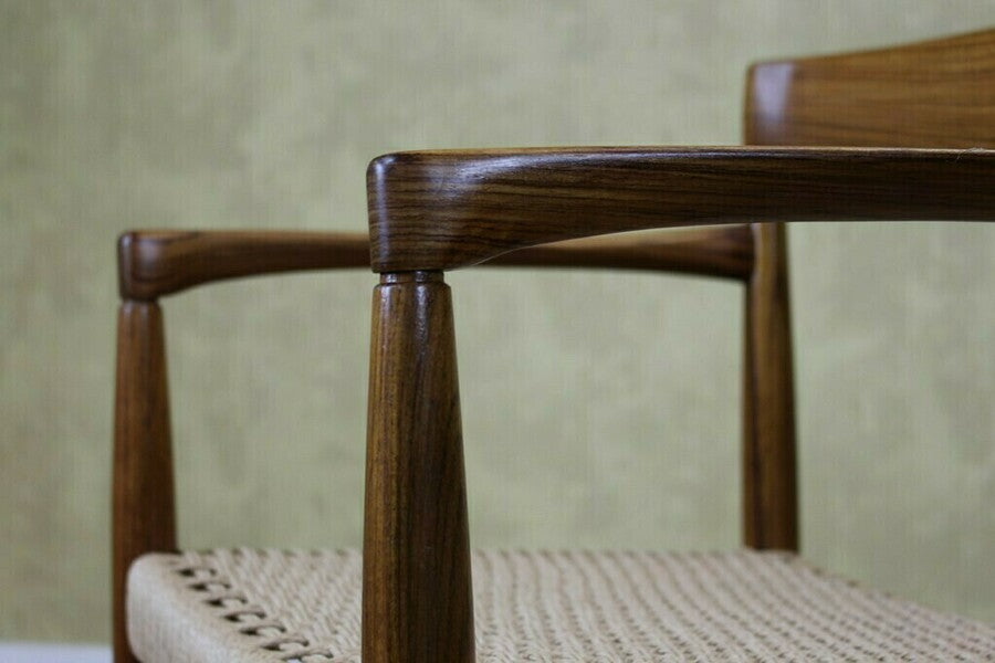 Danish bramin dining table and 6 papercord chairs – A rare vintage treasure
