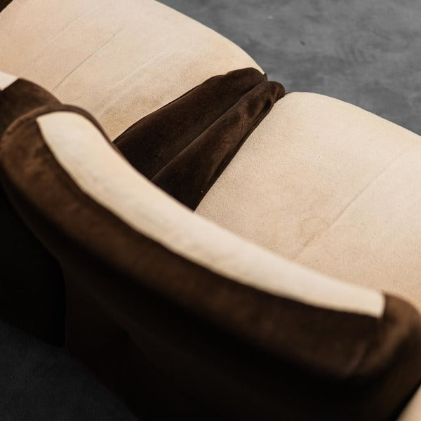 4 seater radio sofa in 1970s vintage modern velvet – A rare vintage treasure
