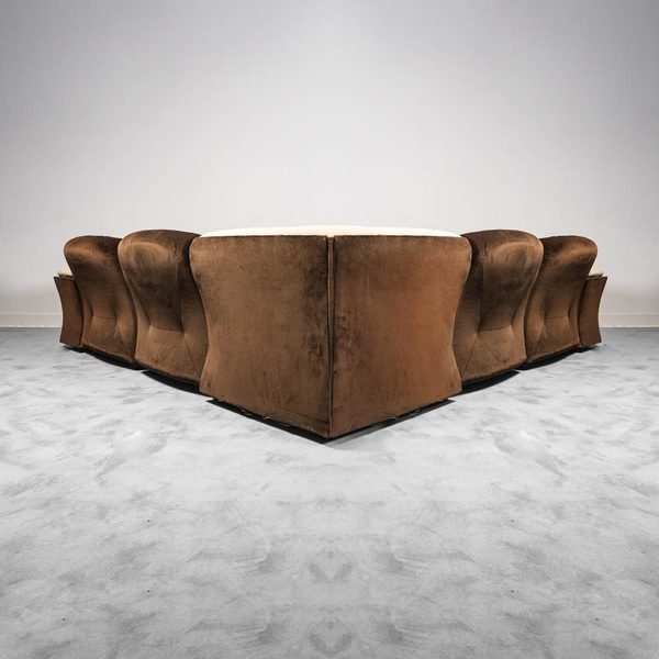 4 seater radio sofa in 1970s vintage modern velvet – A rare vintage treasure